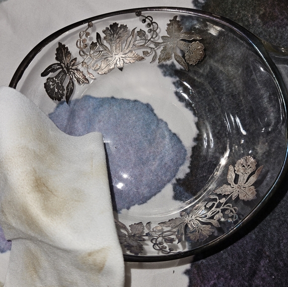 Silver overlay detailed glass candy bowl/trinket dish - Picture 13 of 13